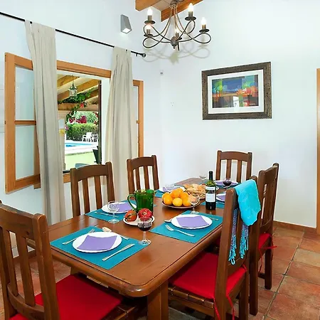 Schoenes In Mit Grossem Pool Holiday home *
