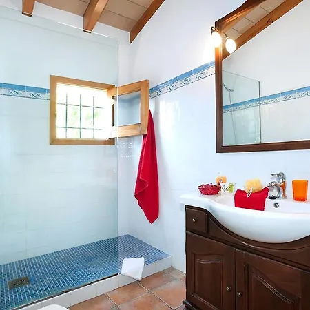 Vakantiehuis Schoenes In Mit Grossem Pool *